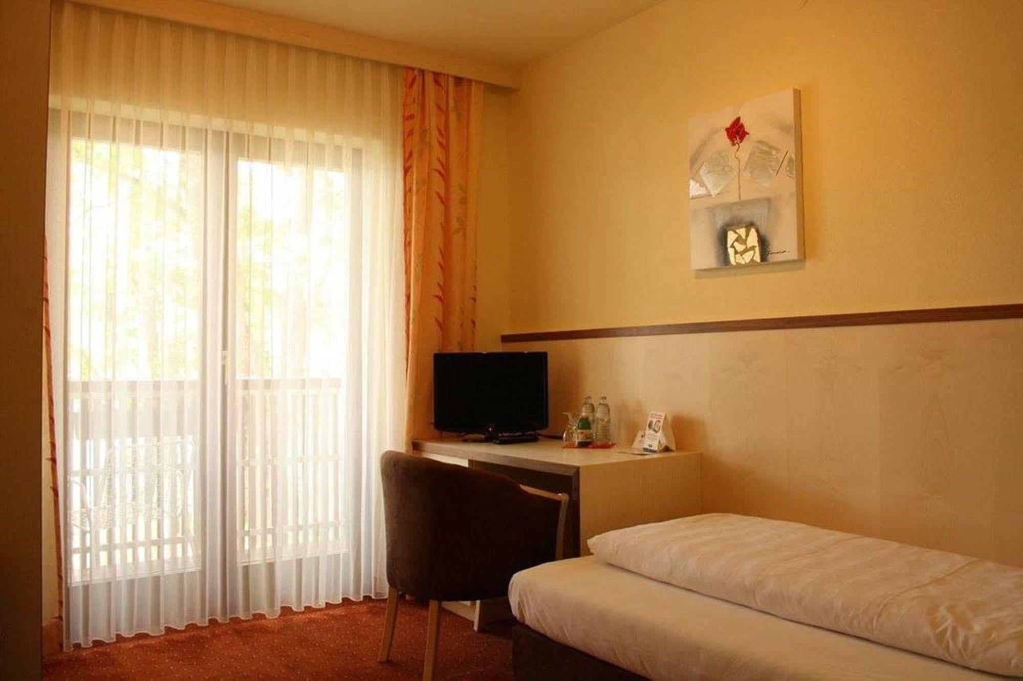 Seehotel Vinzenz Velden am Woerthersee Exterior photo